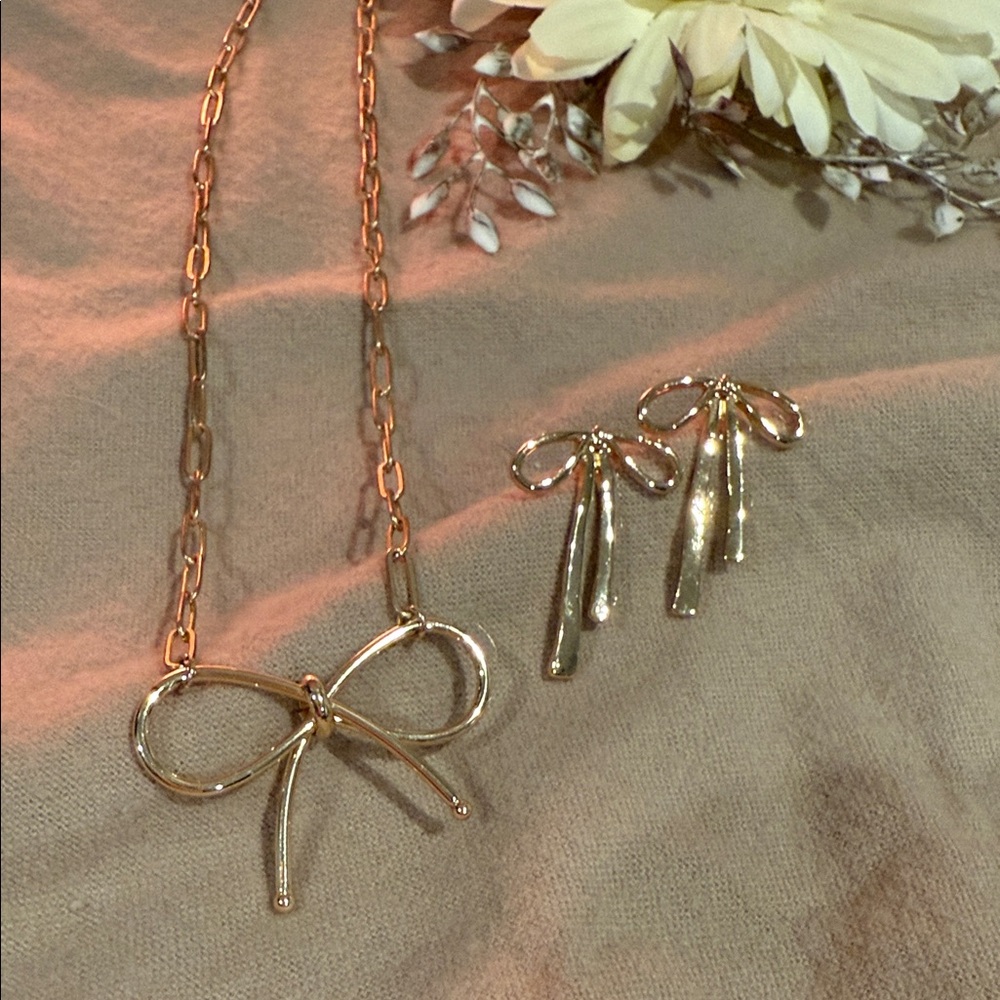 Elegant Gold Bow Necklace and Earring Set